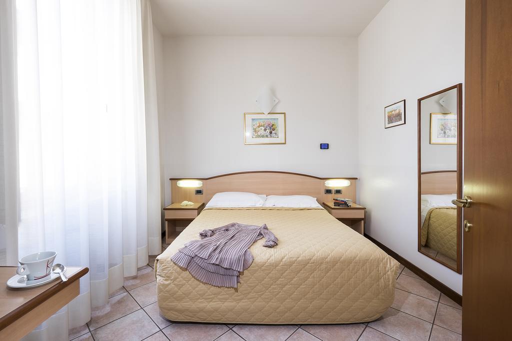 Residence XX Settembre Alba  Chambre photo